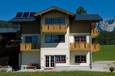 Ein allgemeiner Bergblick oder ein Berglick von der Pension aus