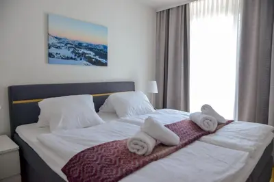 Ein Bett oder Betten in einem Zimmer der Unterkunft Alpine Chalet Ulla Top 3 by AA Holiday Homes