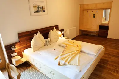 Ein Bett oder Betten in einem Zimmer der Unterkunft Hotel Gasthof zur Linde