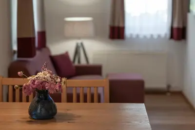 Ein Sitzbereich in der Unterkunft Zederberg Appartements