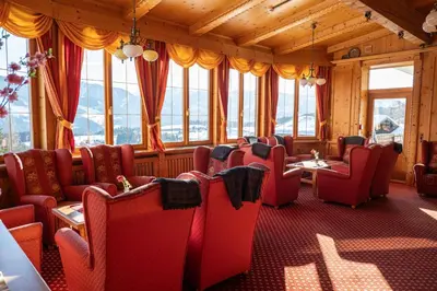 Ein Sitzbereich in der Unterkunft Mountain Hotel & Hostel