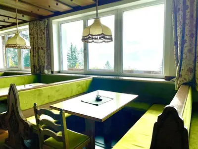 Ein Sitzbereich in der Unterkunft Mountain Hotel & Hostel
