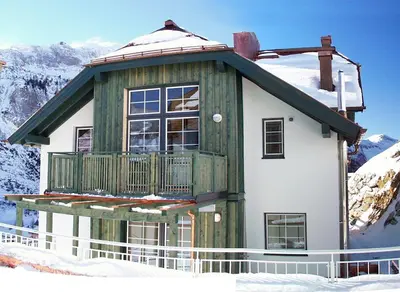 Ein allgemeiner Bergblick oder ein Berglick von der Ferienwohnung aus