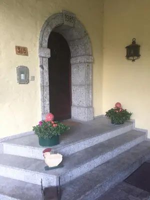 Eine Fassade oder ein Eingang zu Landhaus Kurz
