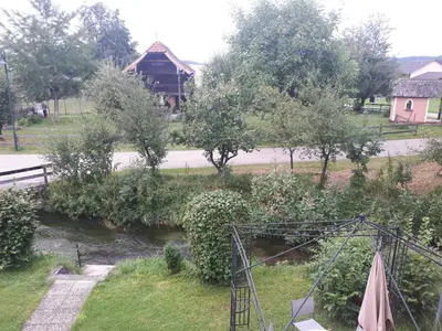 Ein Garten an der Unterkunft Haus Verena