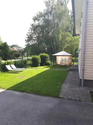 Ein Garten an der Unterkunft Haus Verena