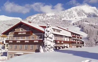 Ein allgemeiner Bergblick oder ein Berglick von des Hotels aus