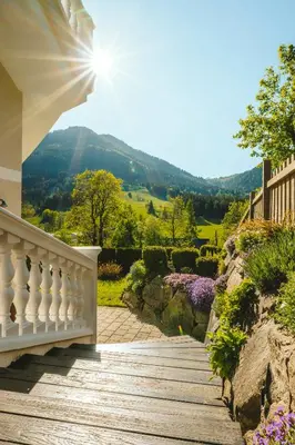 Ein allgemeiner Bergblick oder ein Berglick von der Pension aus