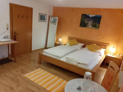 Ein Bett oder Betten in einem Zimmer der Unterkunft Pension Hirlatz