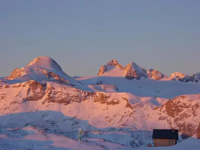 Ein allgemeiner Bergblick oder ein Berglick von der Pension aus