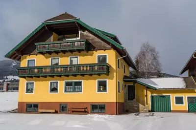 Das Gebäude in dem sich die Ferienwohnung befindet