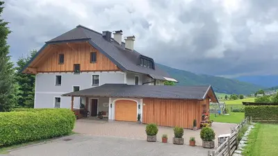 Ein allgemeiner Bergblick oder ein Berglick von der Ferienwohnung aus