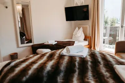 Ein Bett oder Betten in einem Zimmer der Unterkunft Chalet Austria, famous ski areas around us, 15 min to salzburg city, direct mountain view, up to 10 people