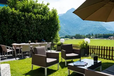 Ein allgemeiner Bergblick oder ein Berglick von des Chalets aus