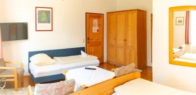 Ein Bett oder Betten in einem Zimmer der Unterkunft Hotel & Hostel Sandwirt
