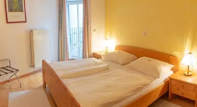 Ein Bett oder Betten in einem Zimmer der Unterkunft Hotel & Hostel Sandwirt