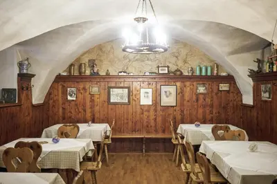 Ein Restaurant oder anderes Speiselokal in der Unterkunft Hotel Post Mauterndorf OG