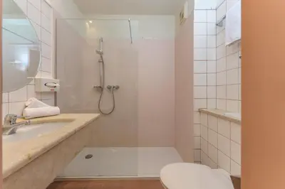 Ein Badezimmer in der Unterkunft Hotel Restaurant Lebzelter