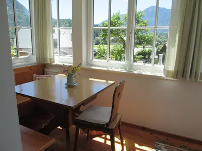 Ein allgemeiner Bergblick oder ein Berglick von der Pension aus