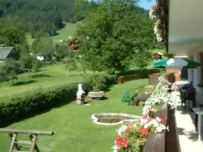 Ein Garten an der Unterkunft appartementen Haus Bergblick