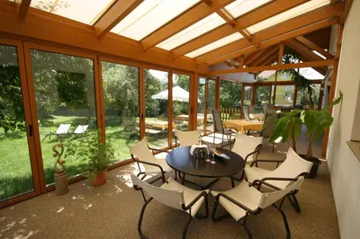 Ein Garten an der Unterkunft Hotel-Pension Stallinger