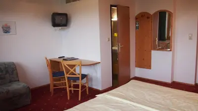 Ein Bett oder Betten in einem Zimmer der Unterkunft Hotel-Pension Stallinger