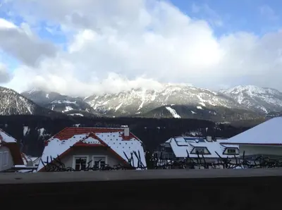 Ein allgemeiner Bergblick oder ein Berglick von der Ferienwohnung aus