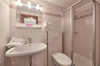 Ein Badezimmer in der Unterkunft Pension Bartlbauer