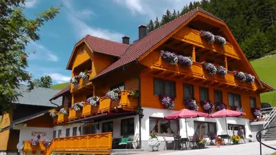 Das Gebäude in dem sich die Pension befindet