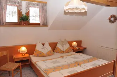 Ein Bett oder Betten in einem Zimmer der Unterkunft Lungau Apartment - Ferienwohnung Haus Esl