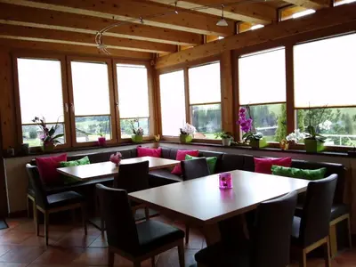 Ein Restaurant oder anderes Speiselokal in der Unterkunft Lungau Apartment - Ferienwohnung Haus Esl