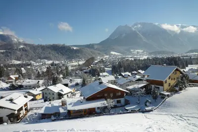 Ein allgemeiner Bergblick oder ein Berglick von der Ferienwohnung aus