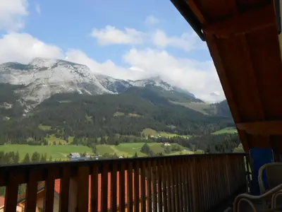 Ein allgemeiner Bergblick oder ein Berglick von der Ferienwohnung aus