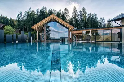 Der Swimmingpool an oder in der Nähe von Hotel Annelies