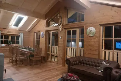 Ein Sitzbereich in der Unterkunft Jagdhütte