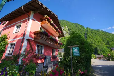 Ein allgemeiner Bergblick oder ein Berglick von der Pension aus