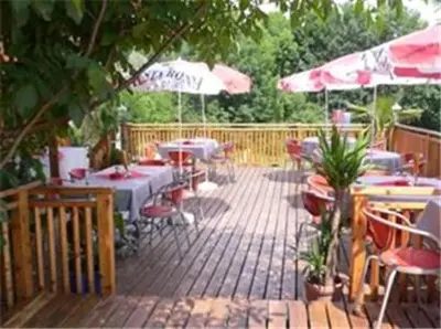 Ein Garten an der Unterkunft Hotel Pension Stadlhuber Aktivpark Kremsmünster