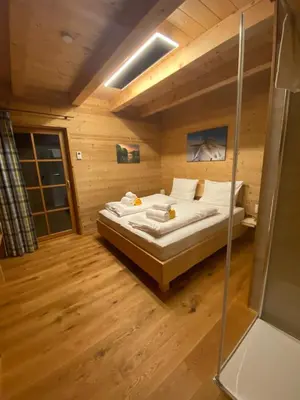 Ein Bett oder Betten in einem Zimmer der Unterkunft Holzknechthütte