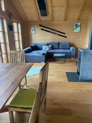 Ein Sitzbereich in der Unterkunft Skihütte