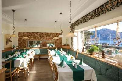 Ein Restaurant oder anderes Speiselokal in der Unterkunft Hotel Altmünsterhof