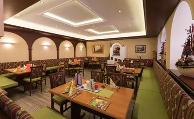 Ein Restaurant oder anderes Speiselokal in der Unterkunft Bliem's Familienhotel