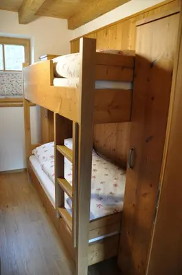 Ein Etagenbett oder Etagenbetten in einem Zimmer der Unterkunft Chalet Freiraum