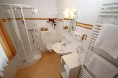 Ein Badezimmer in der Unterkunft Gasthof Waldwirt