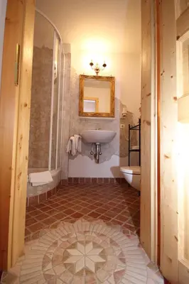 Ein Badezimmer in der Unterkunft Gasthof Waldwirt