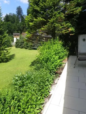 Ein Garten an der Unterkunft Haus Aschau