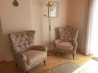 Ein Sitzbereich in der Unterkunft Ferienwohnung Mützengruß