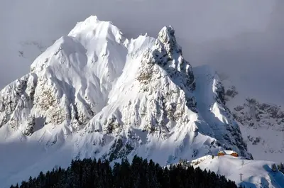 Ein allgemeiner Bergblick oder ein Berglick von der Ferienwohnung aus