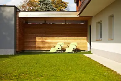 Ein Garten an der Unterkunft Pension Jageredt