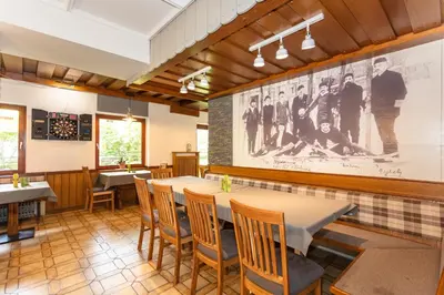 Ein Restaurant oder anderes Speiselokal in der Unterkunft Hotel Landhaus Lungau
