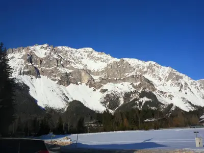 Ein allgemeiner Bergblick oder ein Berglick von des Chalets aus